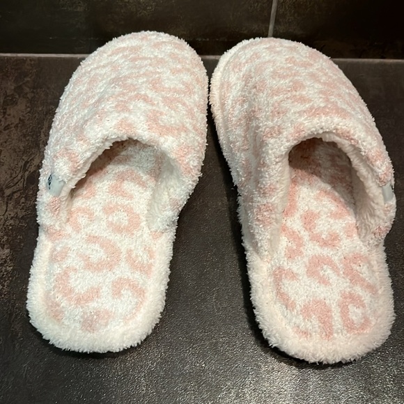 Slippers pink leopard print small/medium NWOT - Picture 2 of 4
